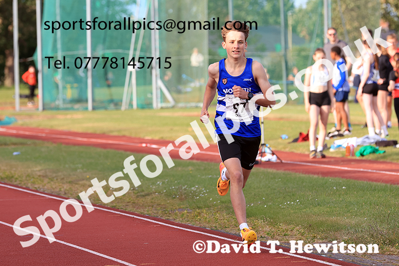 The 800 metres, 2025 NEGP No 2, Monkton Stadium, Wednesday, May 28th. Photo: David T. Hewitson/Sports for All Pics